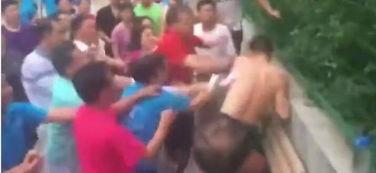 广场舞农村网红大爷视频,舞动乡村，乐享晚年